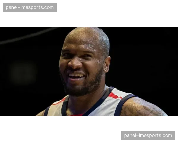 从垫场赛到世界冠军：理查森·希钦斯的十年逆袭之路